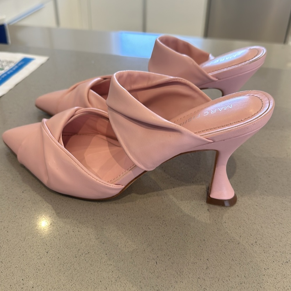 Pink heels - Picture 2 of 2